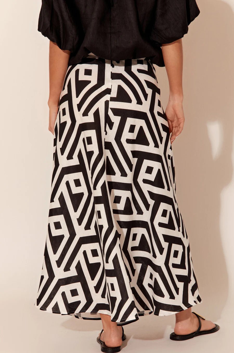 Geometric patterned skirt sale